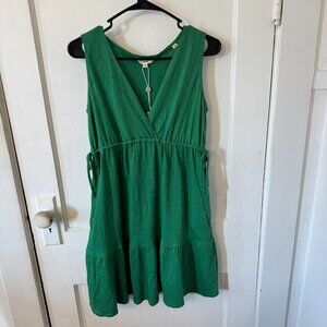 Max Studio London Kelly Green Sleeveless Midi Dress.  Size Medium.  NWT.